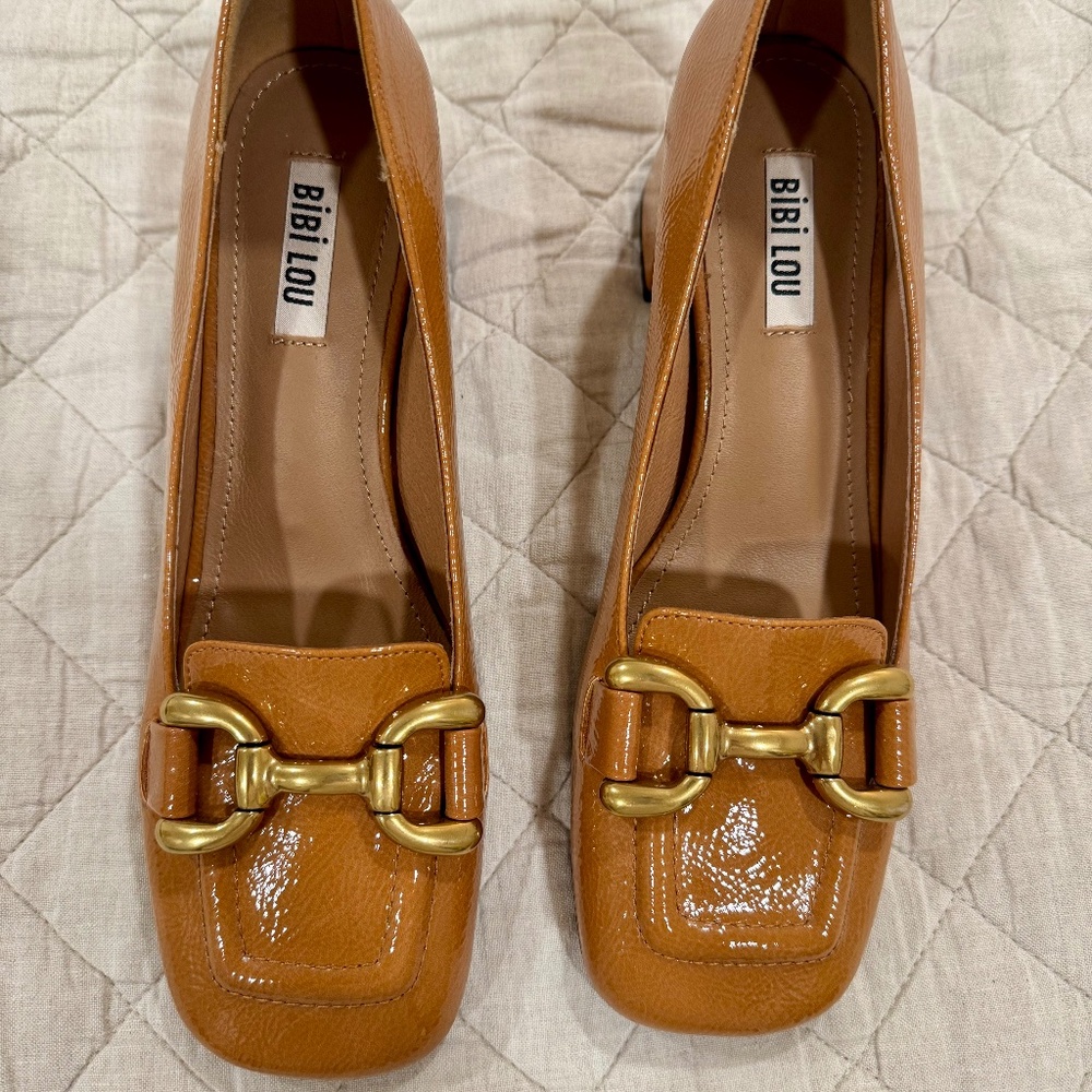 NWT BiBi LOU Valencia Loafers - Camel Patent Size 38